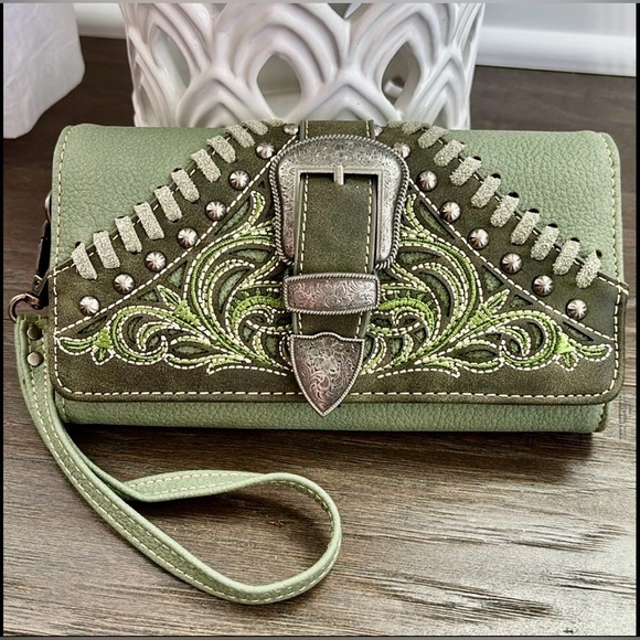 Montana West Handbags - Montana West embroidered trifold wristlet/wallet,card/phone/zip compartments